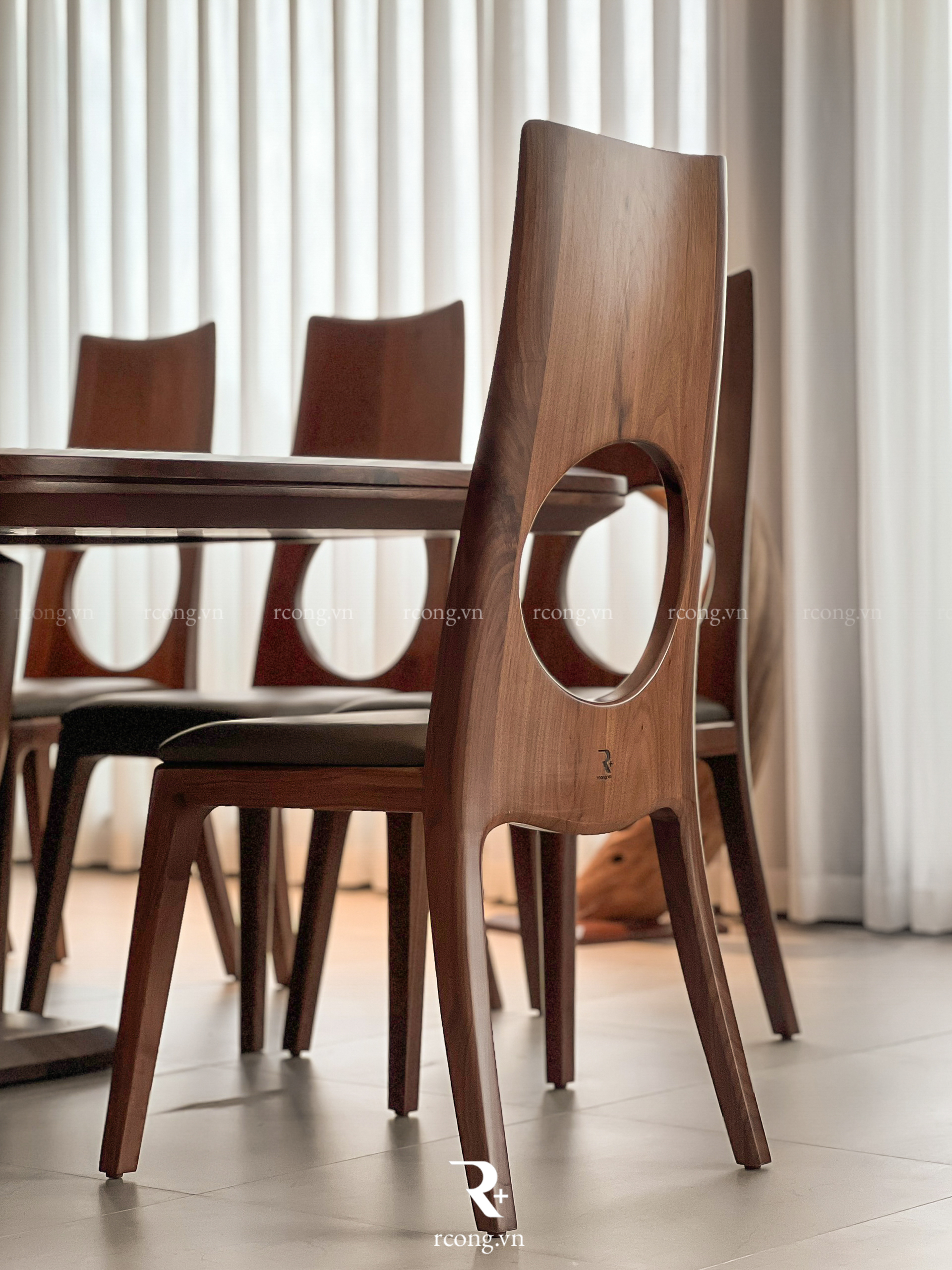 Showroom R Cộng – Chi Nhánh Sài Gòn