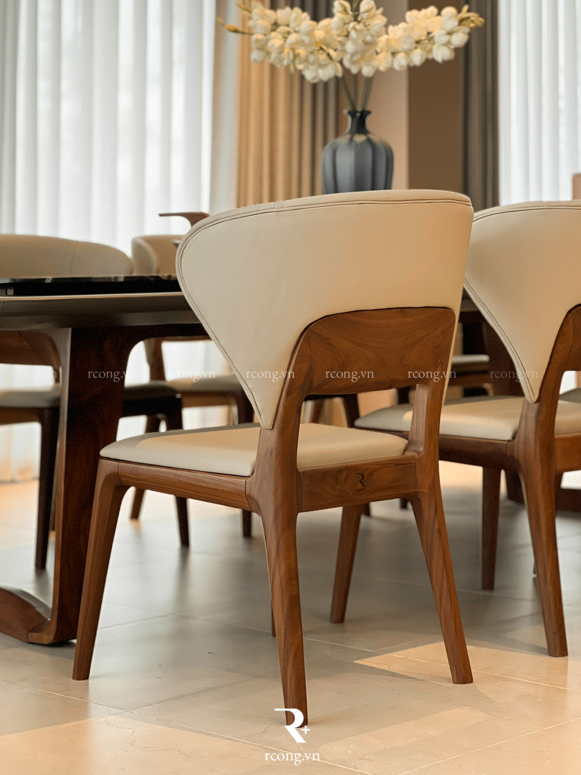 Showroom R Cộng – Chi Nhánh Sài Gòn