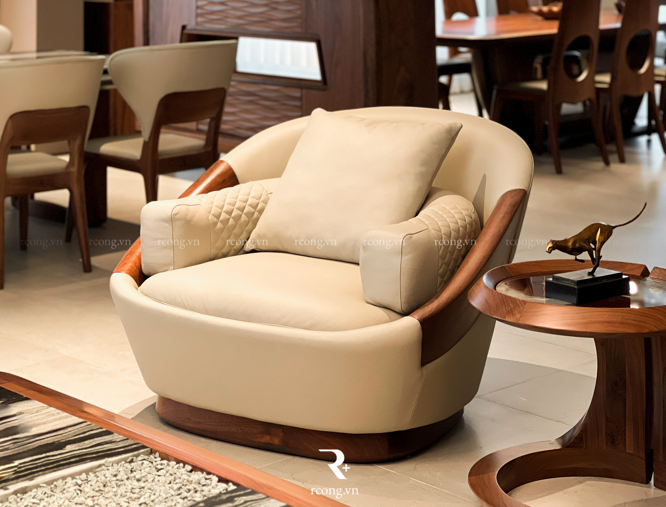 Showroom R Cộng – Chi Nhánh Sài Gòn