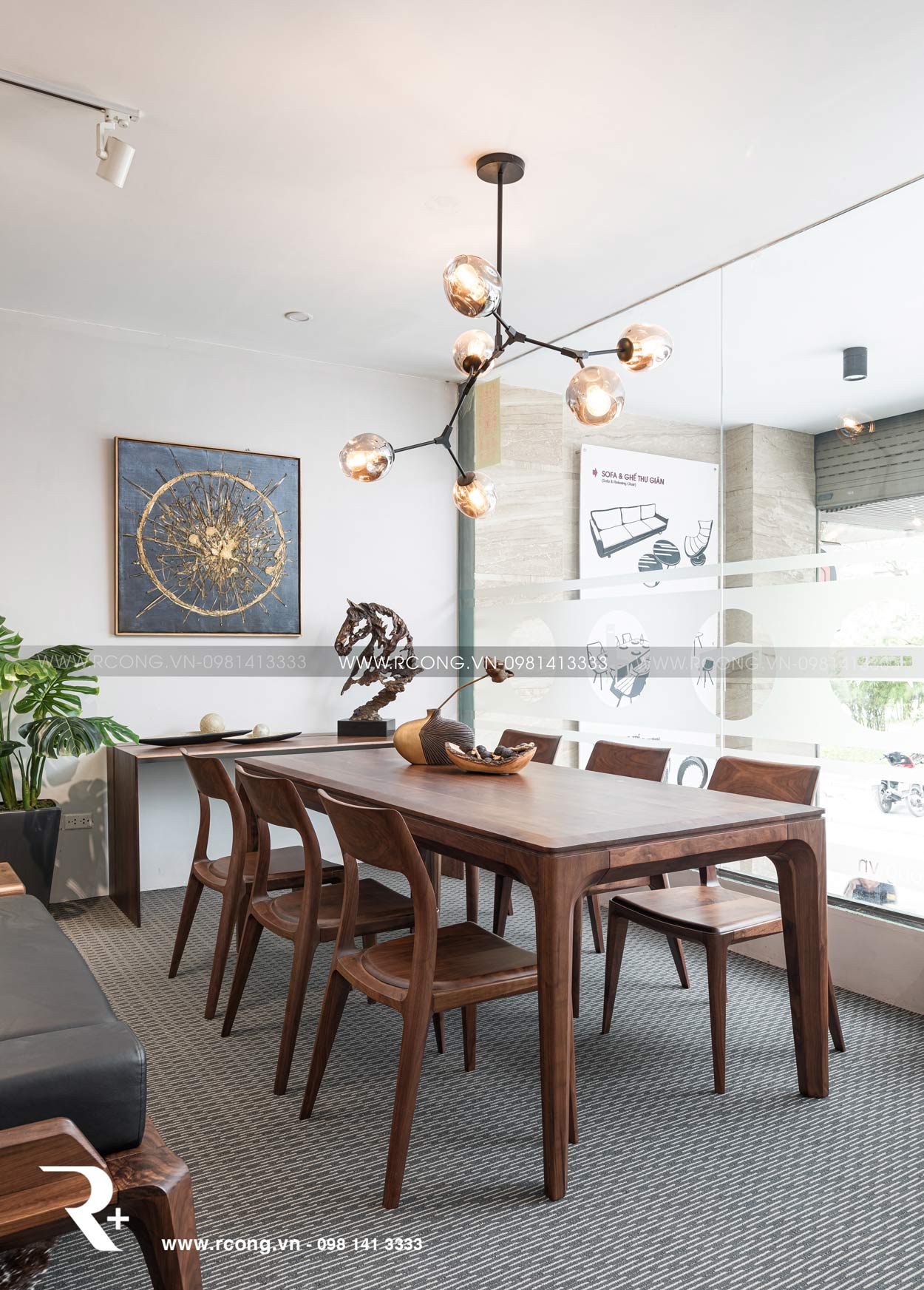 Showroom Nội Thất Gỗ Óc Chó R Cộng