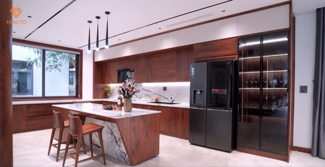 Căn biệt thự 500m2 giữa Ecopark thơ mộng nhưng chỉ có 1 người ở, gia chủ có 6/7 người con cùng xây nhà quây quần bên mẹ - Ảnh 11. Căn biệt thự 500m2 giữa Ecopark thơ mộng nhưng chỉ có 1 người ở, gia chủ có 6/7 người con cùng xây nhà quây quần bên mẹ - Ảnh 11.