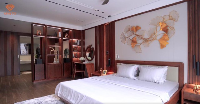 Căn biệt thự 500m2 giữa Ecopark thơ mộng nhưng chỉ có 1 người ở, gia chủ có 6/7 người con cùng xây nhà quây quần bên mẹ - Ảnh 12. Căn biệt thự 500m2 giữa Ecopark thơ mộng nhưng chỉ có 1 người ở, gia chủ có 6/7 người con cùng xây nhà quây quần bên mẹ - Ảnh 12.